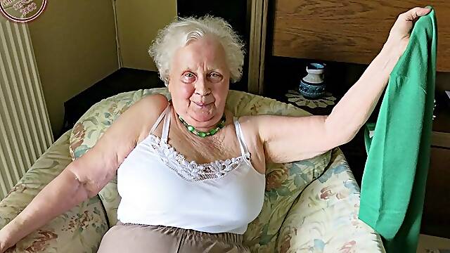 OmaGeiL - Naked Granny Video Compilation Porn
