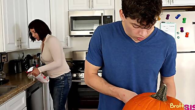 BrattySis - Pumpkin Fuck