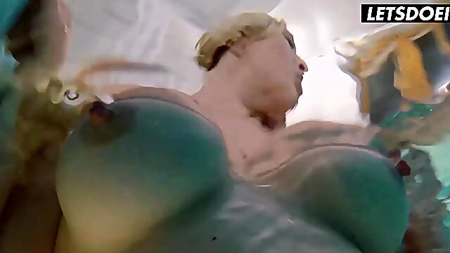 That guy Bent Me Over the Pool Edge and Stretched My Cunt Underwater