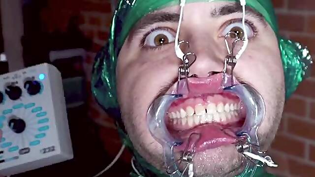 Elektrisk Bdsm, Orgasmer Skrigende, Spredte Ben