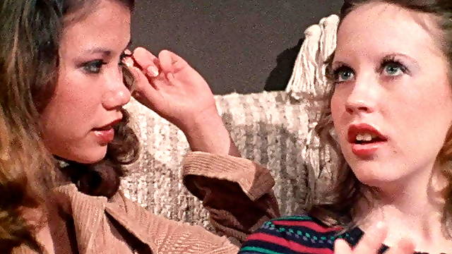 Prvy Sex, Žena Se Dívá