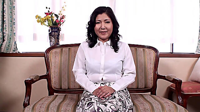 H086g01 a 50-year-old Mature Woman Who Is Nervous and Sweaty for the First Time Has Shameless Sexual Intercourse with Reason at