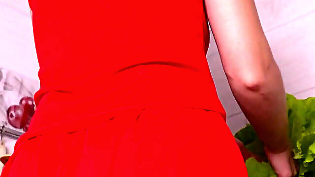 Upskrt Video of Hot Wife Cooking